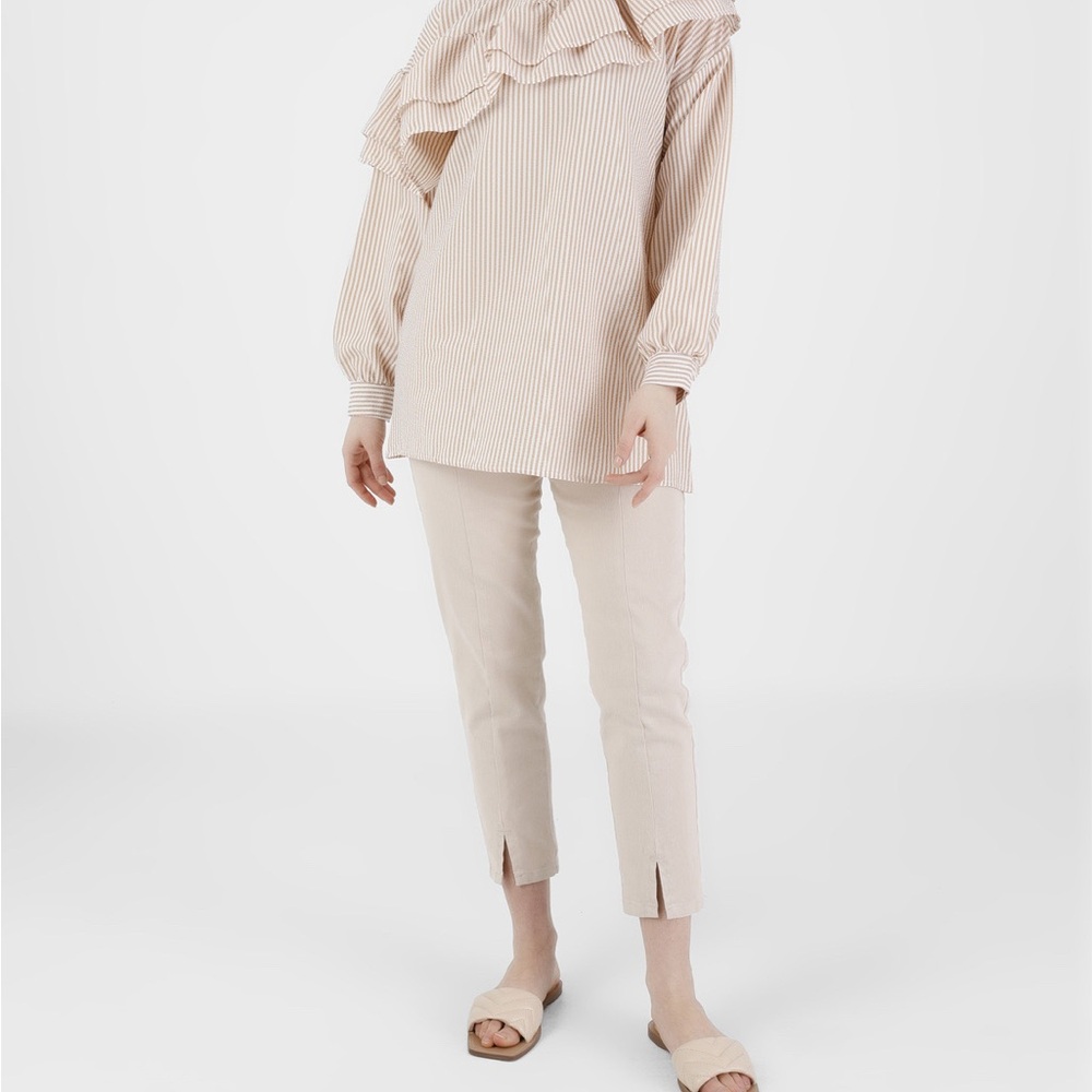 Lightweight Ruffle Blouse - Picture 2 of 4